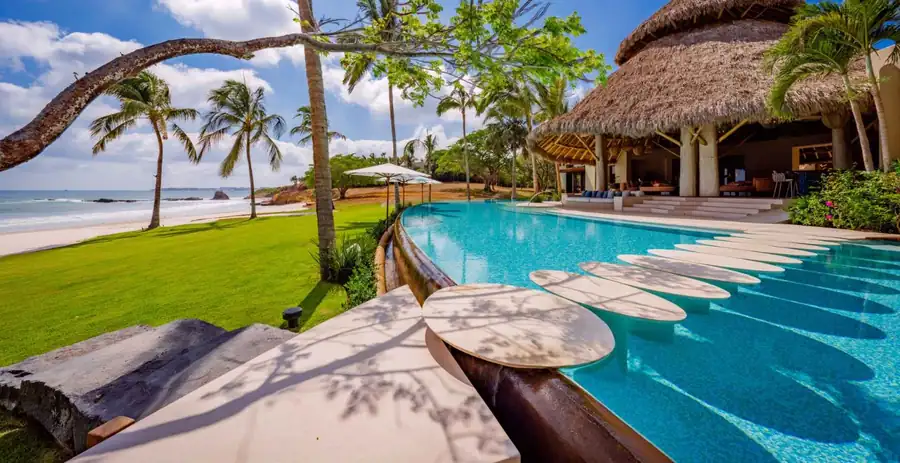 Casa Akama