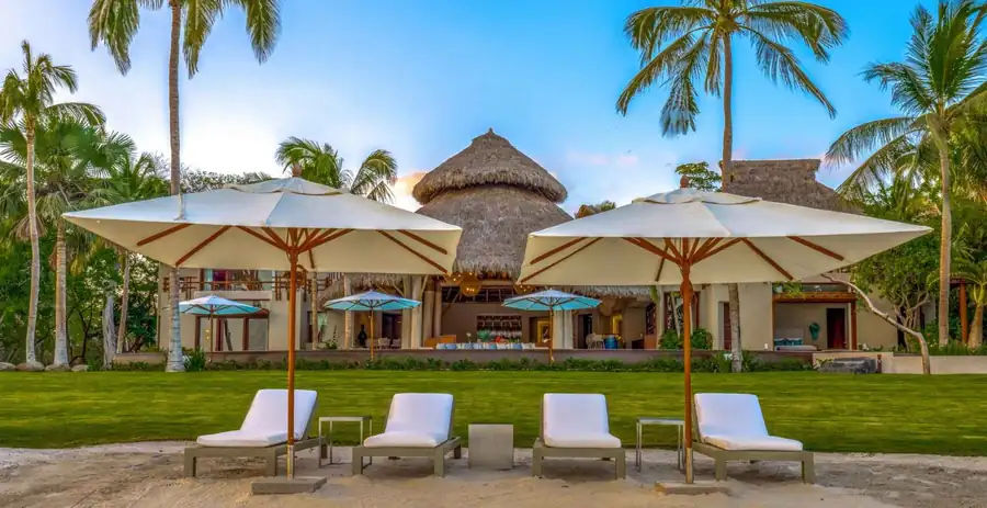 Casa Akama