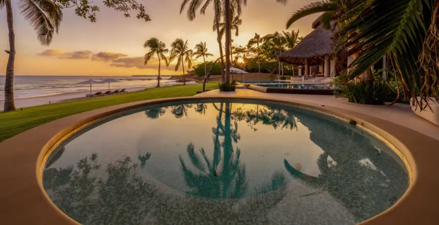 Casa Akama